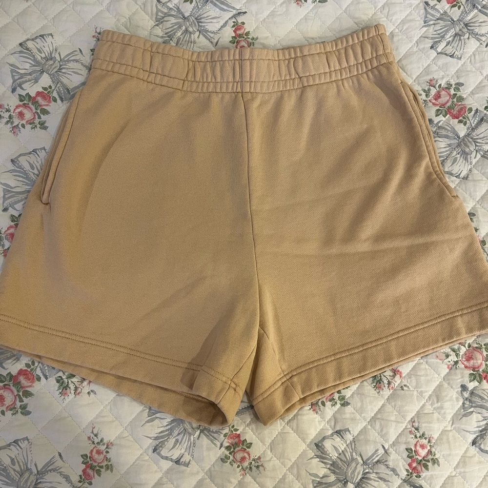Aritzia Wilfred Free Terry Fleece 5” Sweatshort Beige size Large